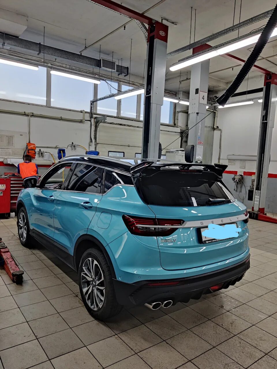 Geely автосалон. Джили 18 км мкад. Джили атлас в автосалоне. Джили дмитровка. Джили дмитровка.