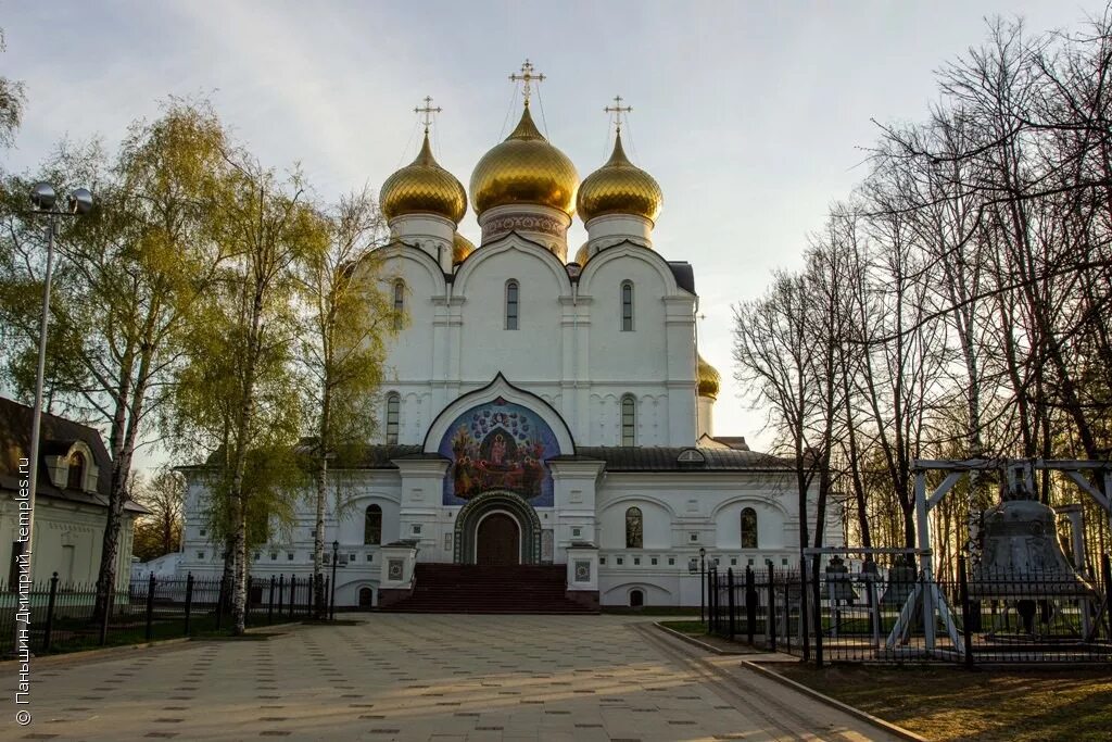 ярославль храм пресвятой богородицы. храм вознесения богородицы ярославль. кафедральный собор ярославль. храмы ярославля успенский собор. храм успения пресвятой богородицы ярославль.
