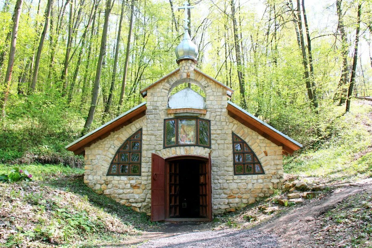 Родник святой источник. Святой источник Параскевы пятницы. Святой источник Параскевы пятницы в Подольске. Родник, Святой источник Параскевы пятницы. Источник Параскевы пятницы пос Ерино.