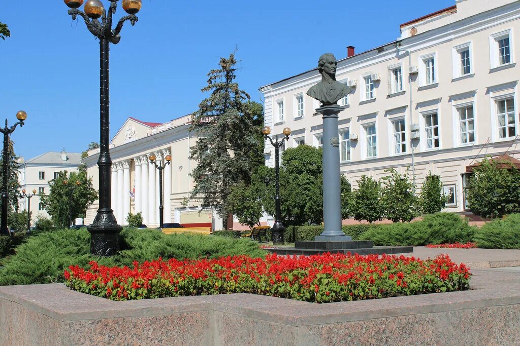 Памятник державину в тамбове. Памятник г р державину в тамбове. Памятник г р державину в тамбове. Памятник г р державину в тамбове. Памятник державину в тамбове фото.
