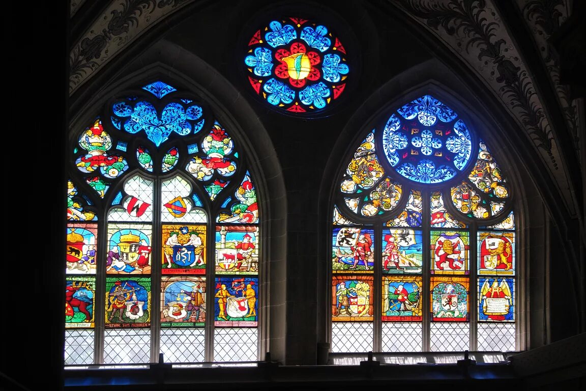 витраж замок. витражи в замках средневековья. витражи замков. кафедральный собор реймса витраж. витражи замков.