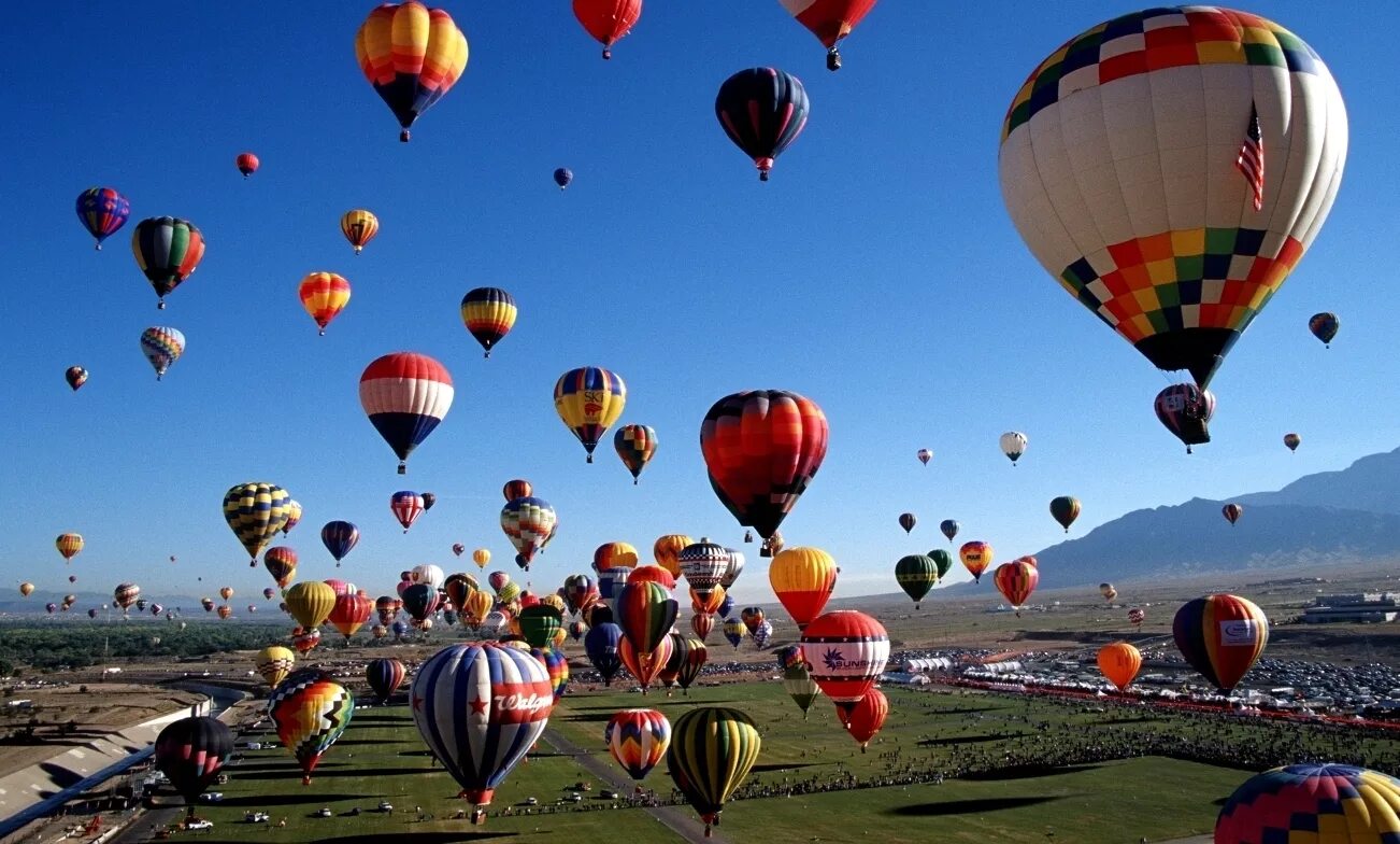 Шар в небе как называется. Фиеста парк в Альбукерке. Альбукерка аэростаты. Альбукерка фестиваль шаров. Международный фестиваль воздушных шаров в Альбукерке 1972 год.
