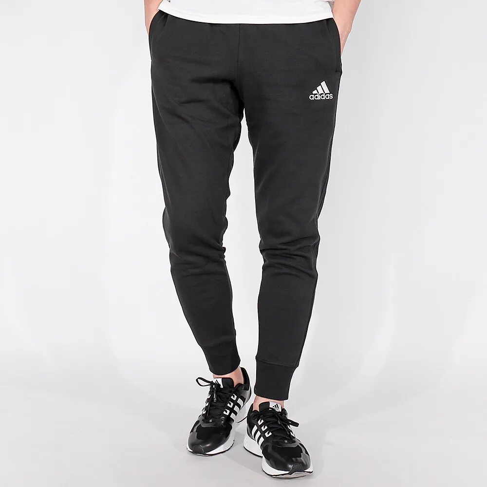 Штаны мужские новосибирск. Штаны адидас мужские Sweatpants. Адидас Тиро 17 штаны. Adidas мужские штаны tiro 17. Спортивные штаны адидас мужские черные.