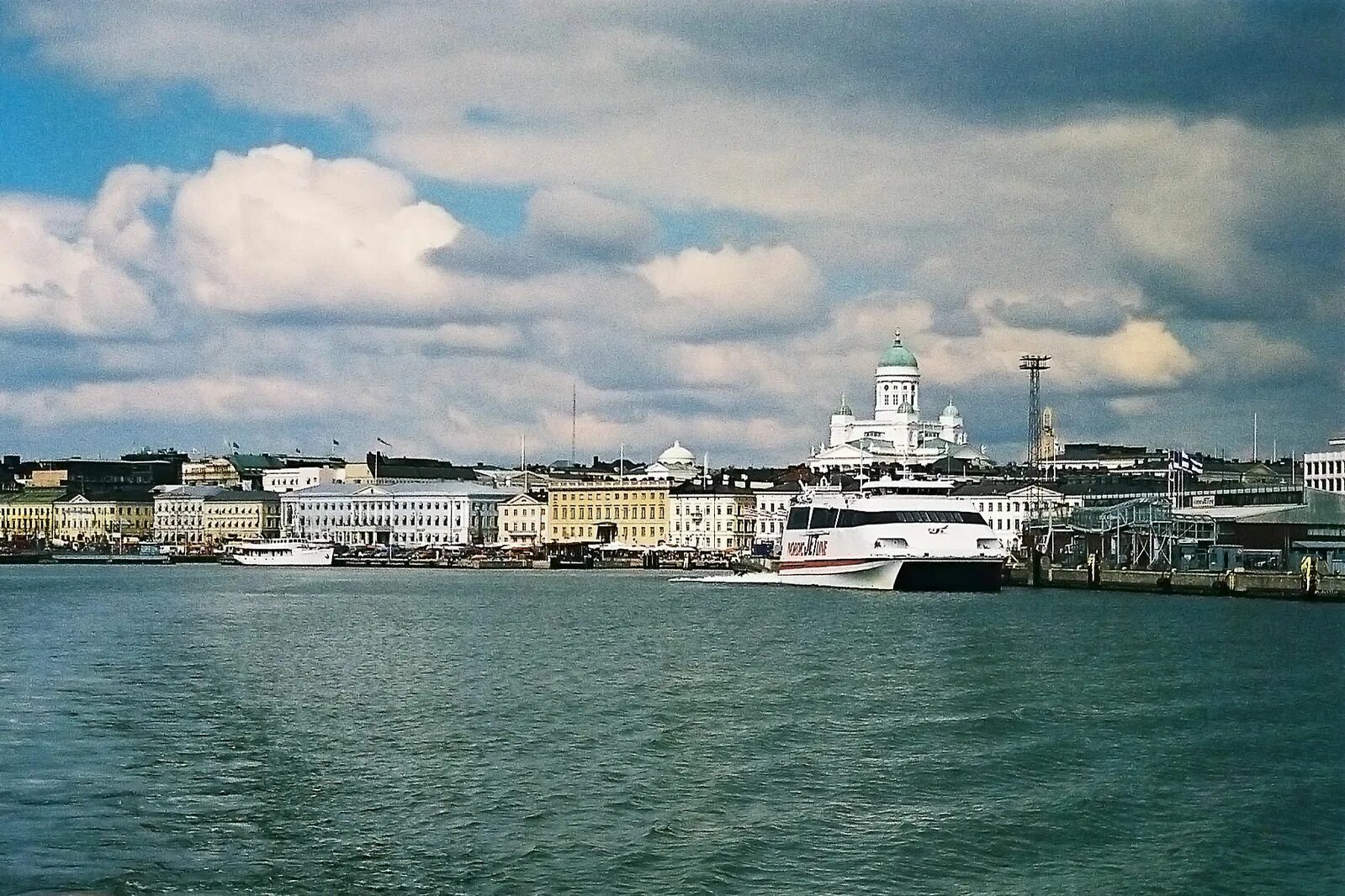 Порт в финляндии. Порт Хельсинки. South Harbour Хельсинки. Хельсинки Финляндия порт. Порт Вуосаари Хельсинки.