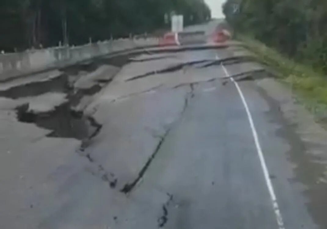 Землетрясение в Улан-Удэ сейчас. Землетрясение в Бурятии 2022. Землетрясение в Иркутске. Землетрясение дорога.