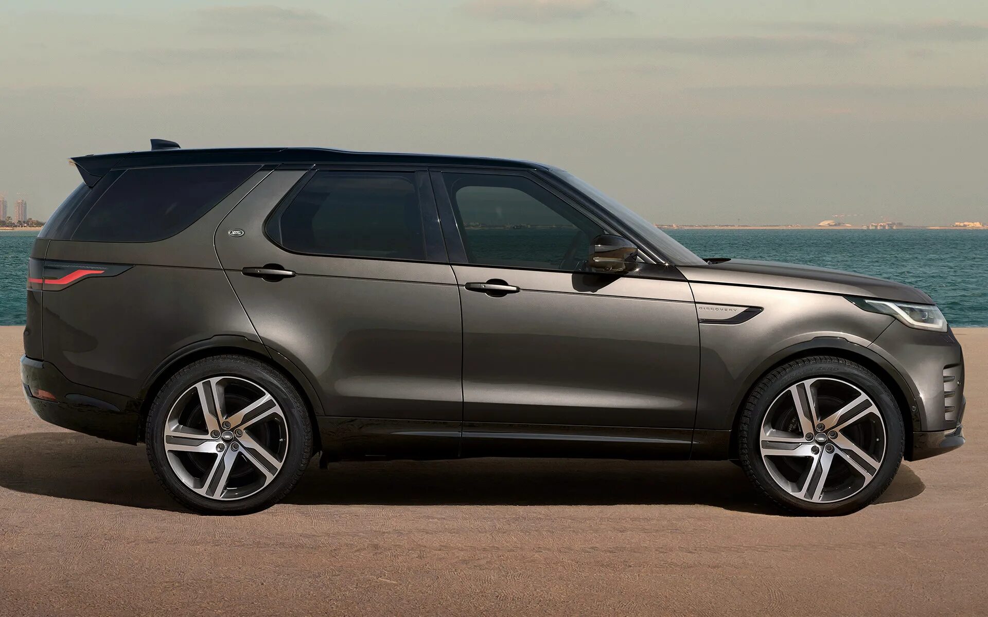 In the land 2023. Ленд ровер дефендер 130 2022. Рендж ровер дефендер 2023. In the land 2023. In the land 2023.