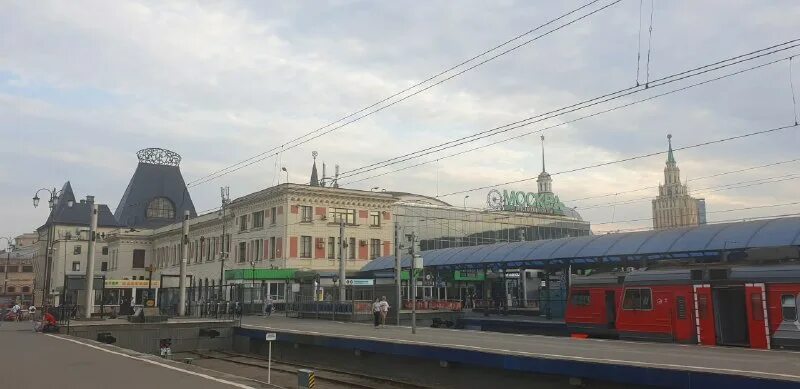 площадь 3 вокзалов в москве. три вокзала казанский ленинградский ярославский. москва три вокзала площадь трех вокзалов. ленинградский и ярославский вокзалы. комсомольская площадь три вокзала.