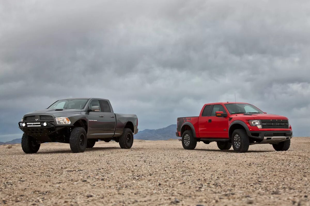 Vs ram. Ford f150 Raptor vs dodge Ram. Dodge Ram vs Ford f 150. Dodge Ram vs Raptor f150. Ford Ram Ford Raptor.