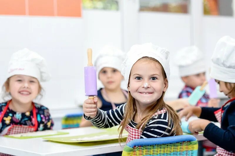 Кружок по кулинарии для детей. Кулинарная мастерская для детей. Кулинарный круг. Кулинарный мастер класс для детей. Кулинарный кружок для детей.
