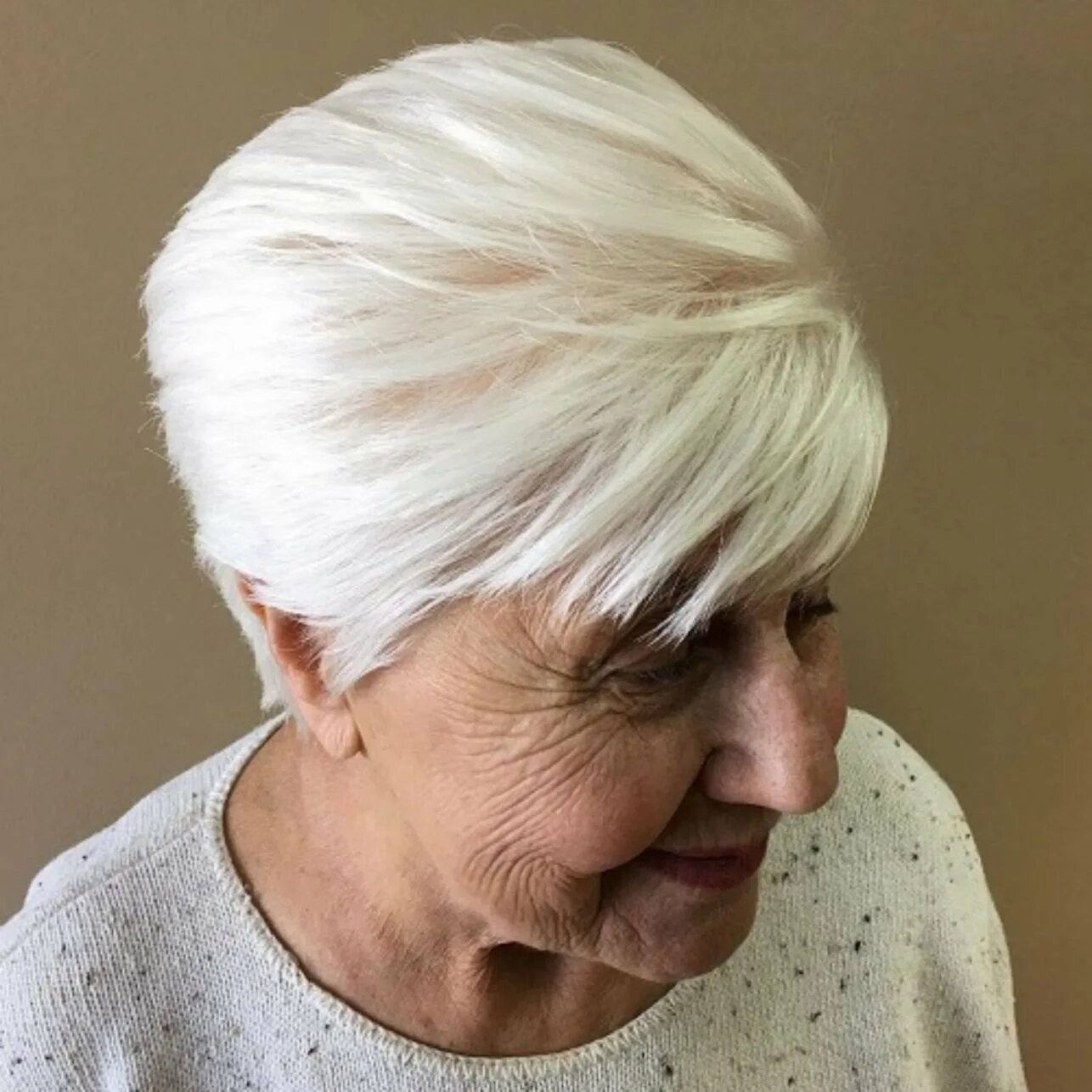 Стрижки на короткие волосы для пожилых женщин. Прически для пожилых. Стрижки для пенсионеров. Прически для пожилых женщин. Прическа для пенсионерки.