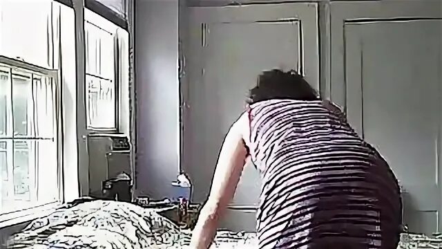 Скрытые камеры в спальные. Скрытой камерой в комнате. Скрывают камеру в спальне мамы. Видеокамера в спальне. Видеокамера в спальне.