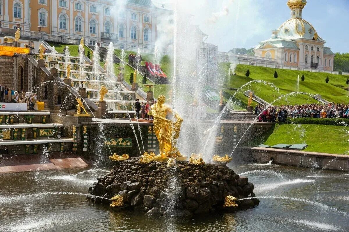 Сколько фонтанов петербурге. Петергоф фонтаны. весенний праздник фонтанов в петергофе. большой каскад фонтанов в петергофе. самсон (фонтан, петергоф).
