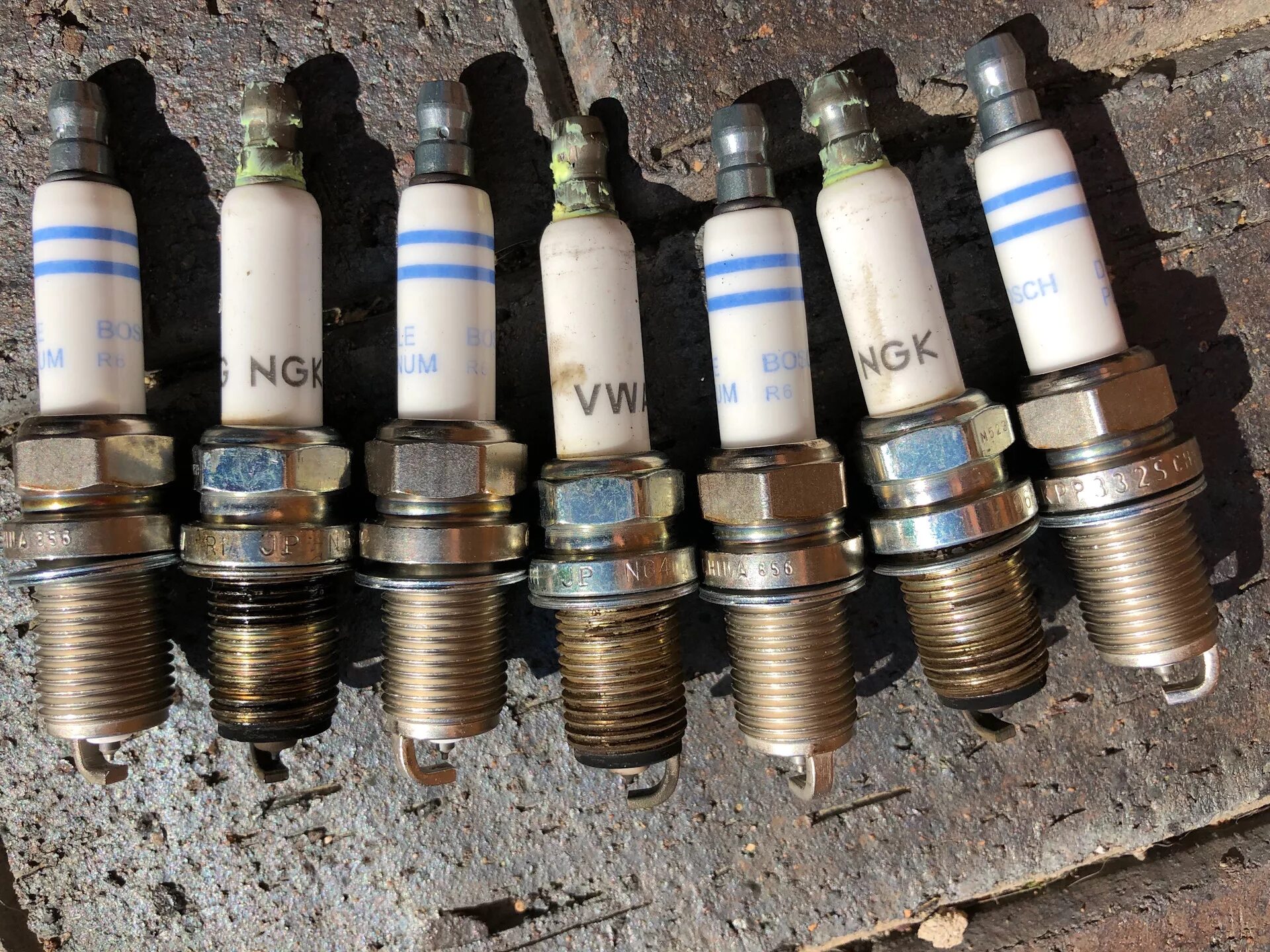 Ореол вокруг свечи. Две горящие свечи. Радуга вокруг свечи. Свечи декоративные. Свеча из мыльной основы.