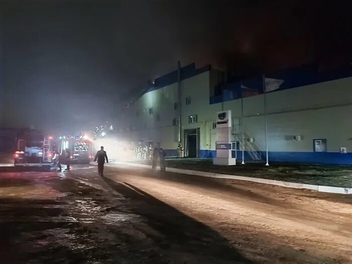 Что горит в ульяновске сейчас. Улгран пожар ульяновск. пожар на заводе улгран в ульяновске. горит ульяновск караван. пожар на станкостроителей ульяновск.
