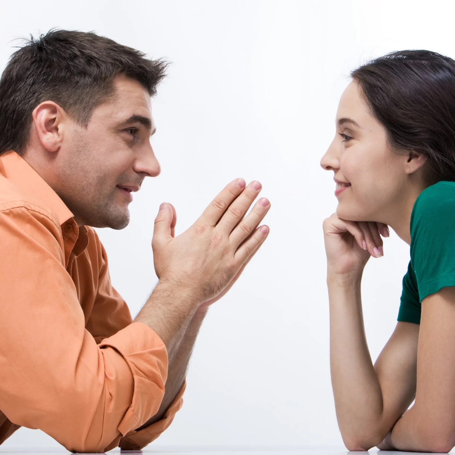Разговор между мужчиной и женщиной. Беседа между людьми. Общение людей. Выслушать собеседника.