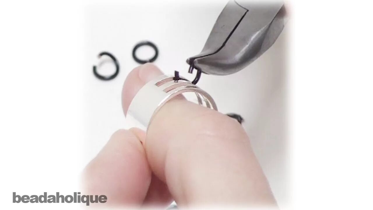 Кольцо соединительное Petzl Ring open. Прибор для накручивания соединительных колец. Как пользоваться кольцом. Кольцо для соединительных колечек как пользоваться. Как пользоваться open