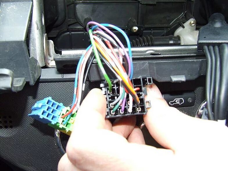 Установка кнопок руля на Nissan Note "Comfort" 2008 г.в. - Nissan Note (1G), 1,4