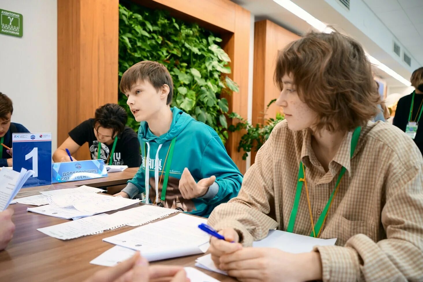 Как открыть бизнес подростку. Подросток предприниматель. подростковый бизнес. бизнес для подростков. подросток бизнесмен.