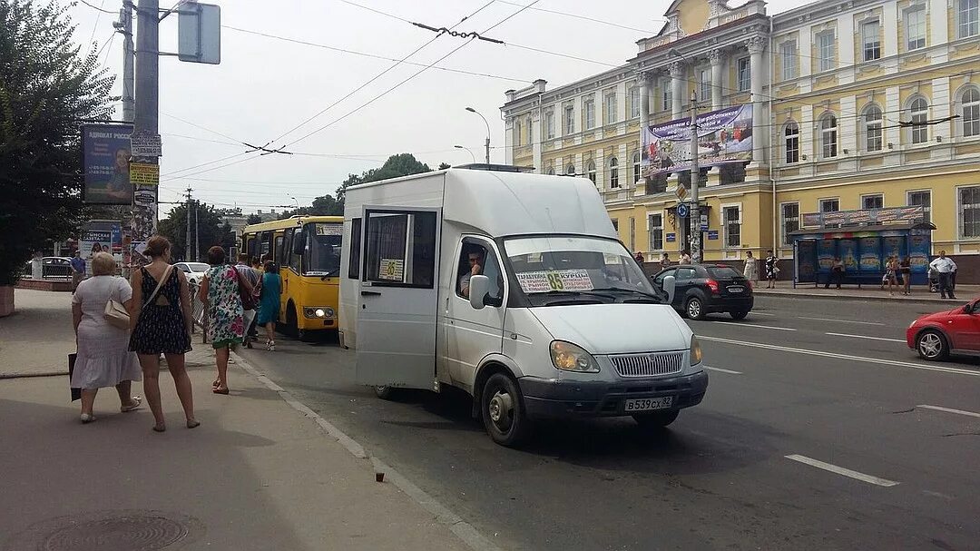 Автобусы симферополь город. Автобус 4 Симферополь. Маршрутки Симферополя. Симферопольские маршрутки. Маршрут 4 автобуса Симферополь.