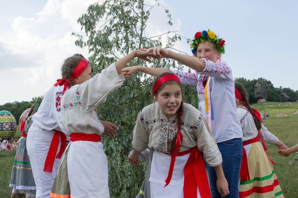 Есть игры украина. Народные гуляния в Украине. Украинские народные праздники. Украинские народные игры.