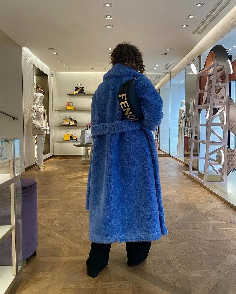 Леопардовая шуба оверсайз осень зима 2022. Стильные девушки 2022. Шубки 2020 -2021. Самые модные шубы 2023. Мода зимой.