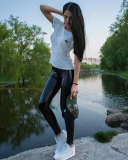 В красивых леггинсах