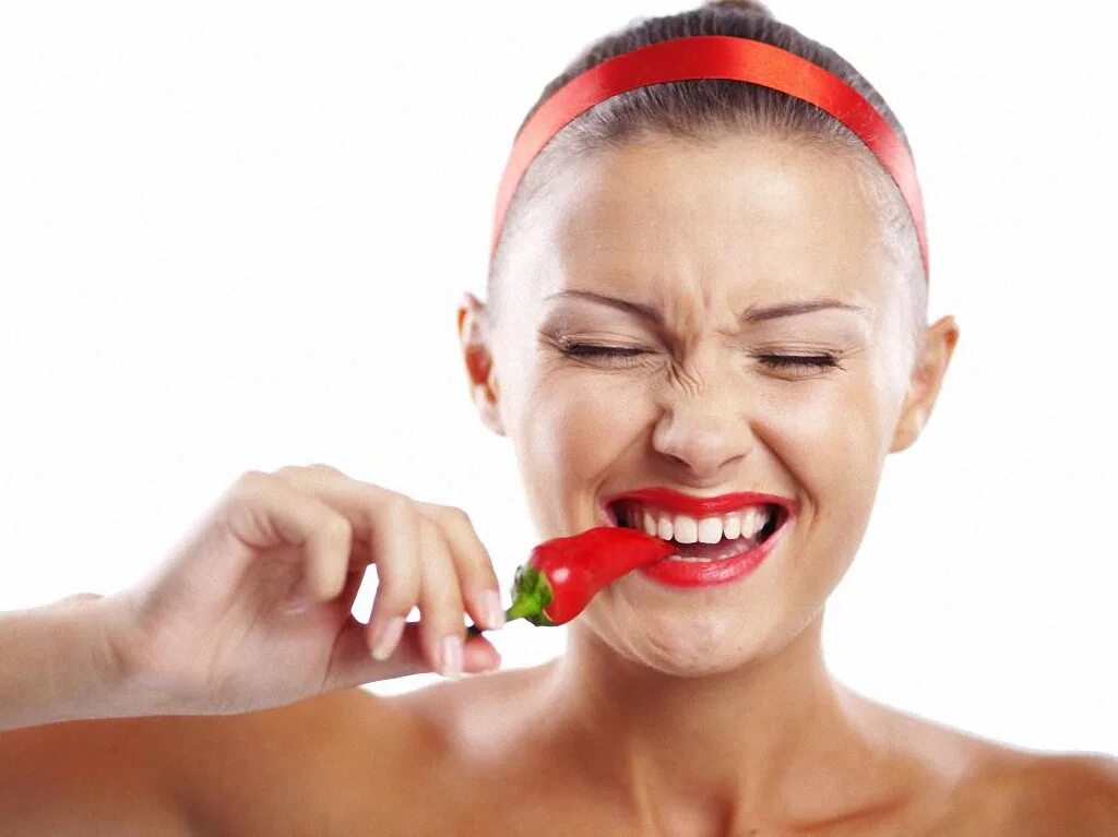 Острая пища. Очень острая еда. Острая еда вред. Почему полезно есть острое. Острая соленая пища.