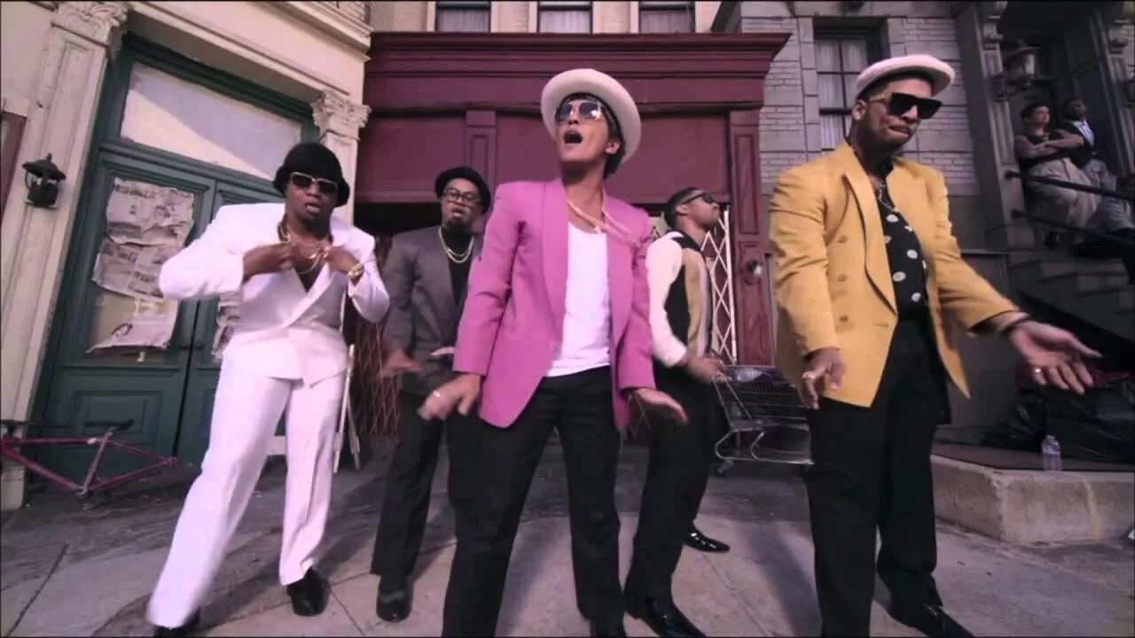 Mark ronson funk ft bruno mars. Бруно марс аптаун. бруно марс uptown funk. марк ронсон uptown funk. mark ronson bruno mars.