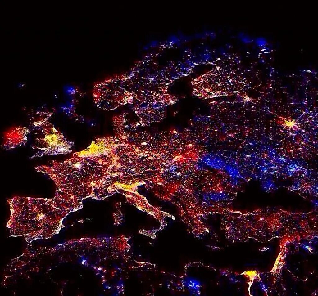 Ночи евразии. Ночной вид из космоса. Вид ночной земли из космоса. Россия из космоса ночью. Ночная земля вид с космоса.