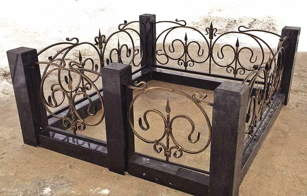 Порошковая покраска оградок. Памятники в омске в оградке. Ограды пензы. Ограды пензы. Памятники в омске в оградке.