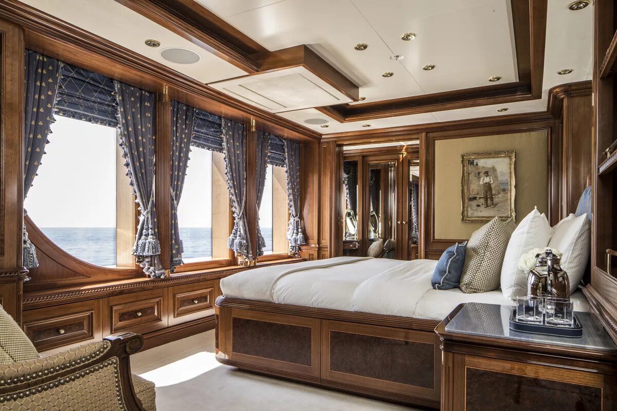 Азимут 50 2007. Яхта чекмезова интерьер. Яхта суперлюкс. Стиль интерьера ренессанс барокко. Компания роскошь.