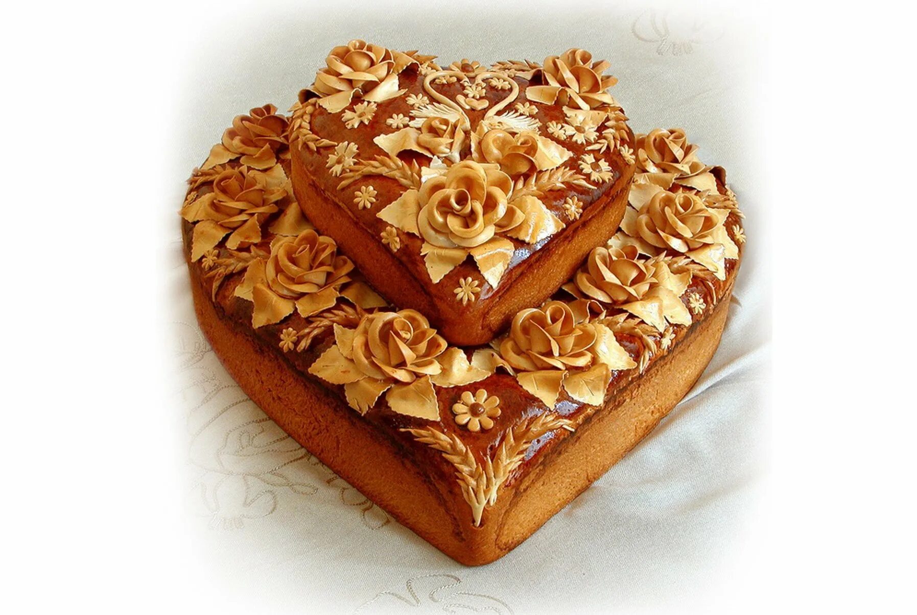 свадебный пирог. украшение свадебного каравая. свадебный пирог. каравай свадебный древняя русь. свадебный пирог.