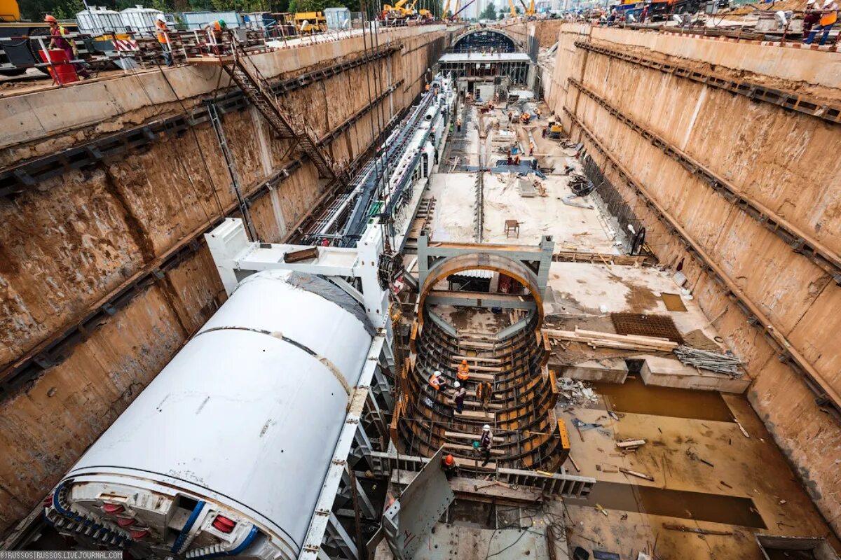 рабочие прокладывают тоннель 87 метров ежедневно