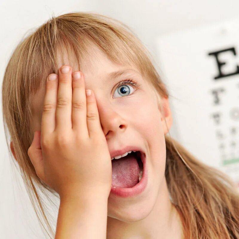 Помогай глазки. Дети выполняют гимнастику для глаз. Зрение. Ребенок показывает на свои глаза. Ребенок делает упражнения для глаз.