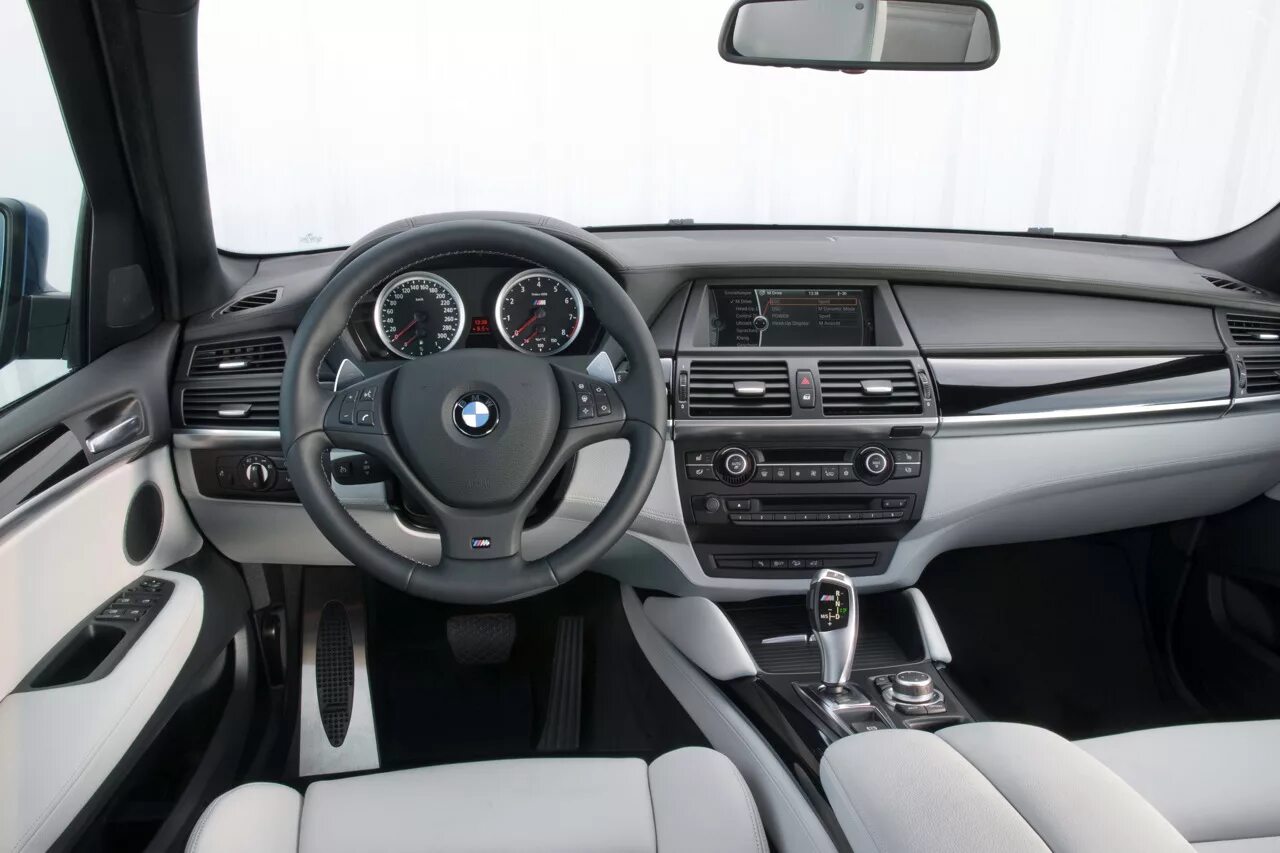 Bmw x5 комплектации. BMW x5 e70 салон. BMW x5 2009. BMW x5 2009 салон. BMW x5 e70 интерьер.