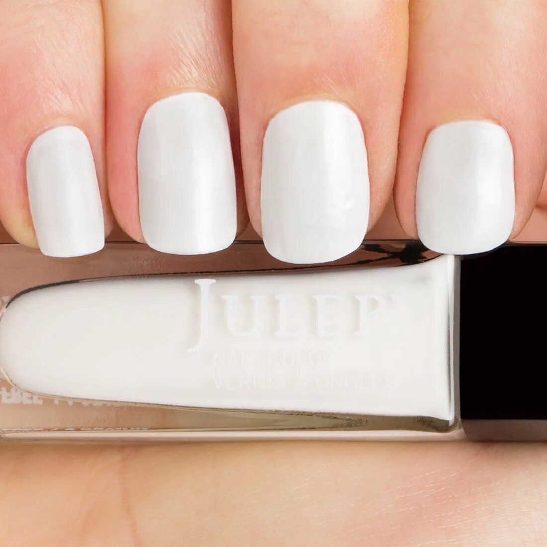 Лак essie 01 белый. Хороший белый лак. Лак для ногтей белый матовый. Лак для ногтей белый матовый. Хороший белый лак.