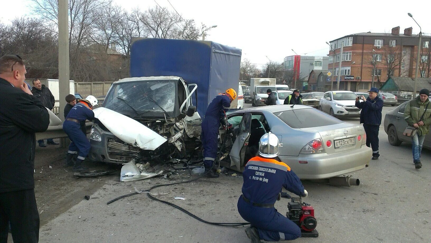 Авария в Ростове на Дону на Текучева. Текучевский мост Ростов на Дону. ДТП Ростов Текучева 2021. ДТП на Текучевском мосту.