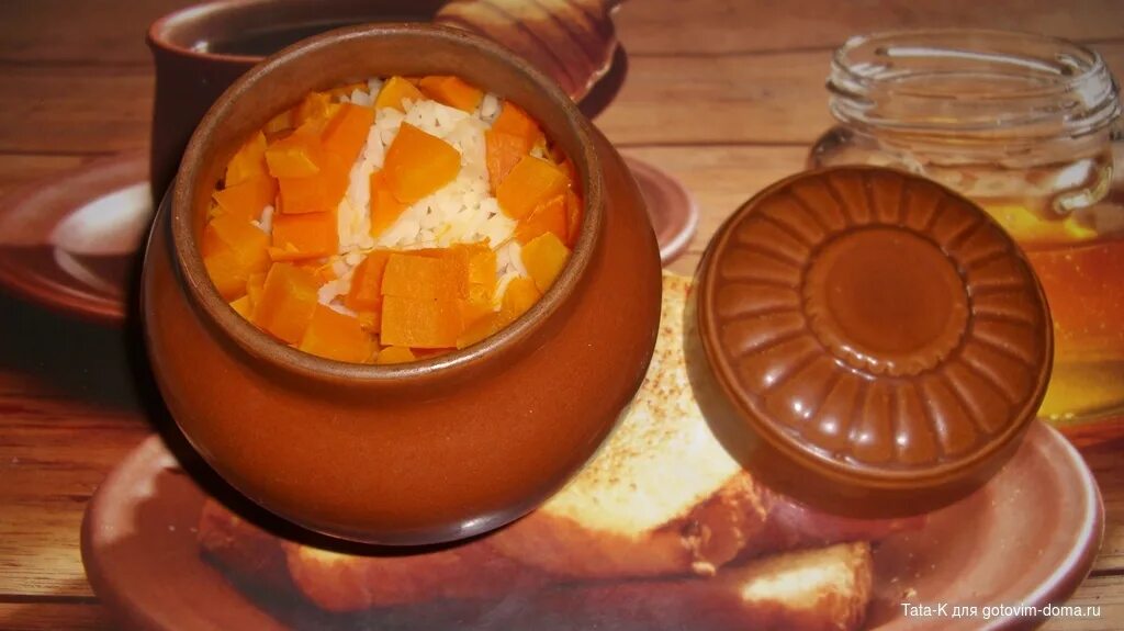 жаркое в тыквенных горшочках. тыква в духовке кусочками в горшочке. пшенная каша с тыквой в горшочке в духовке. тыква в духовке кусочками в горшочке. тыква, запеченная с яйцами в горшочках.