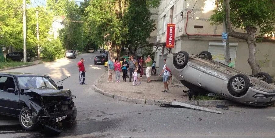 Перевернулась машина авария Севастополь. Аварии в Севастополе на Харьковской.