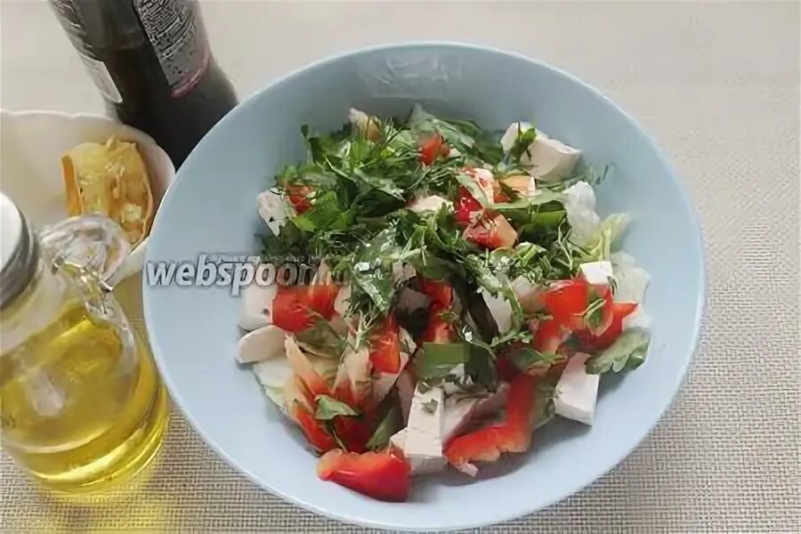 Рецепт: Овощной салат с сыром Фетакса с майонезом, салат на одного