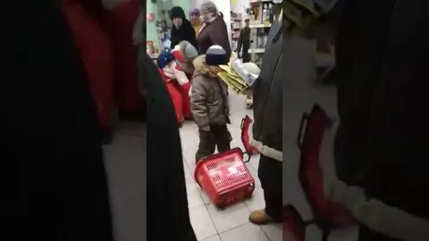 Ребенок сломал в магазине