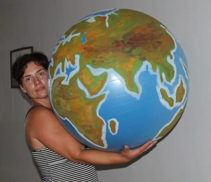 Модель земли из пластилина. Пластилиновый макет земли. Макет земли из пластилина. Макет земли. Макет земли поделка.