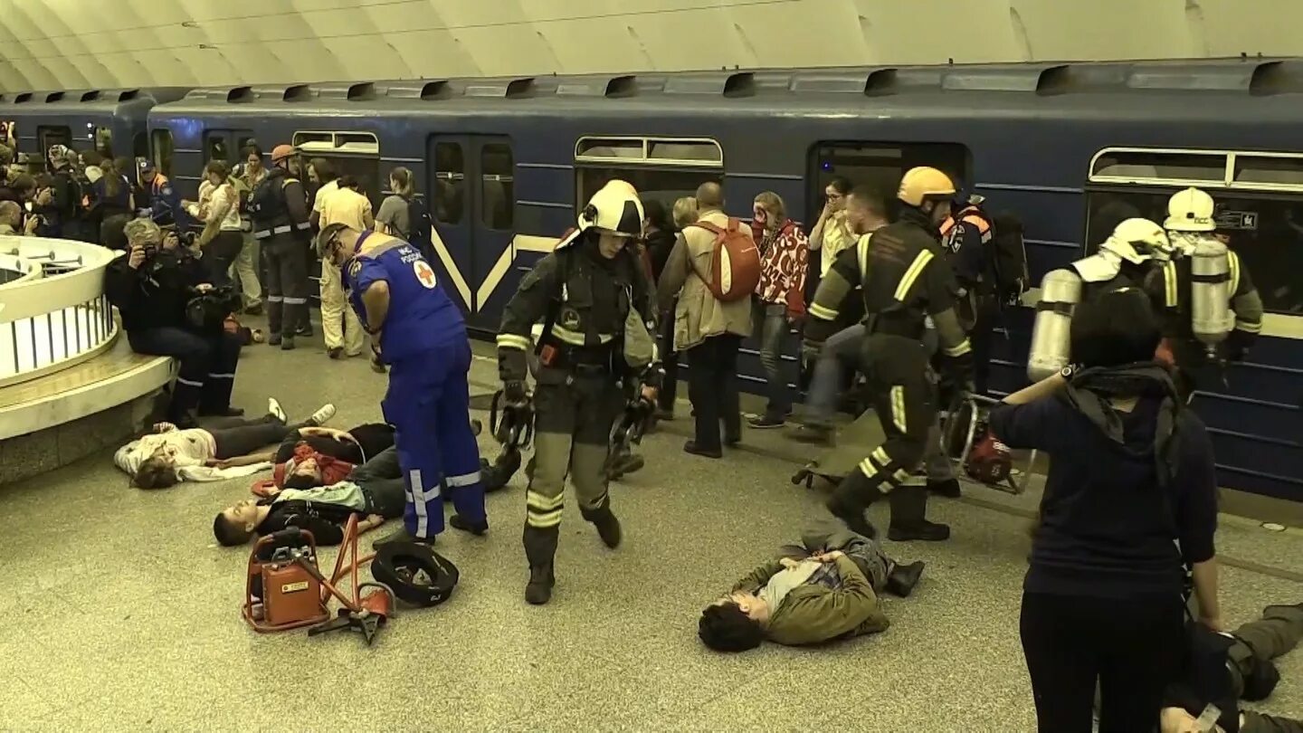 03 04 2017. Теракт в петербургском метрополитене (2017). теракт в петербургском метрополитене 3 апреля 2017. взрыв в петербурге 3 апреля 2017. взрыв в метро в санкт-петербурге технологический институт.