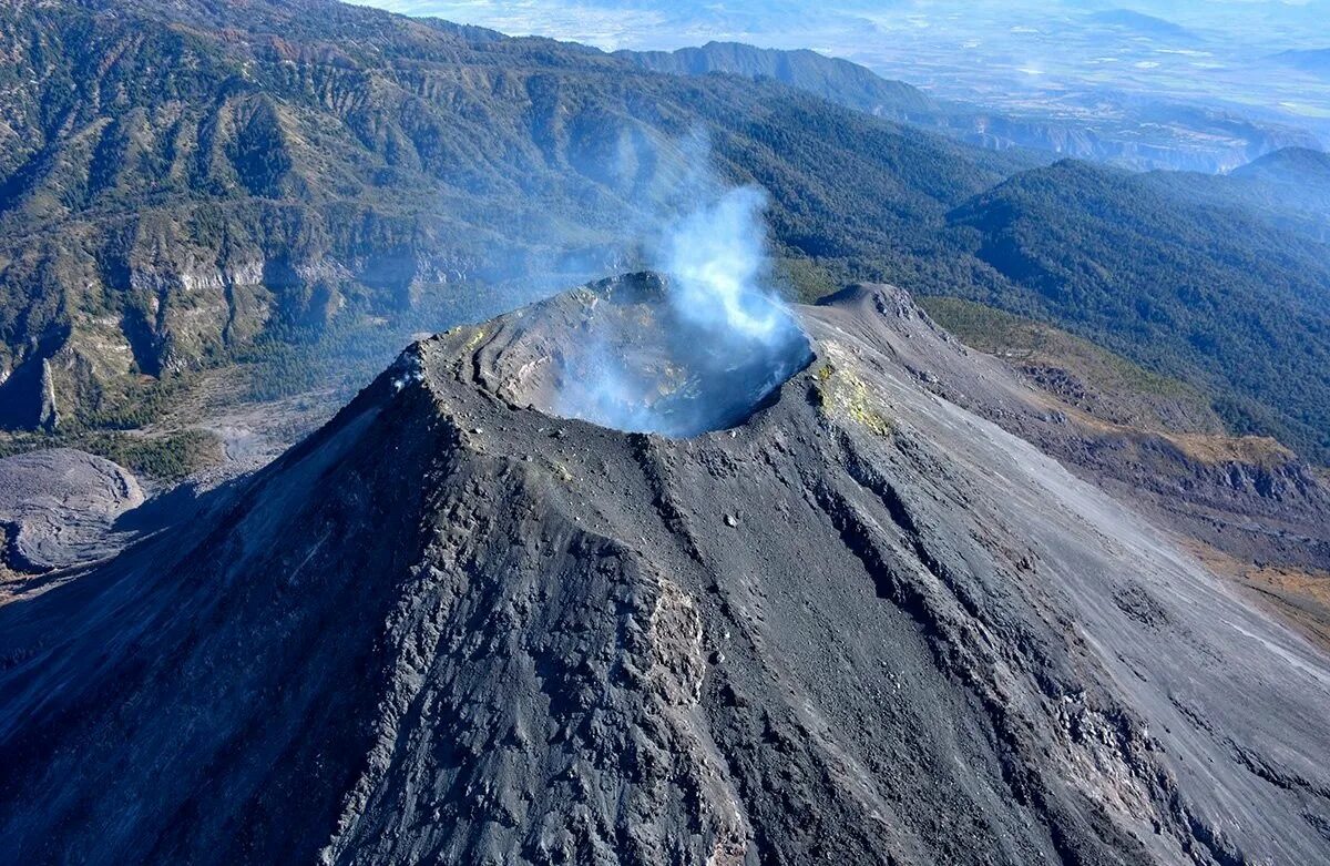 Вулканические образуются в результате. Вулкан Колима. Вулкан де Колима, Мексика. Огненный вулкан Колима. Вулкан Парикутин.