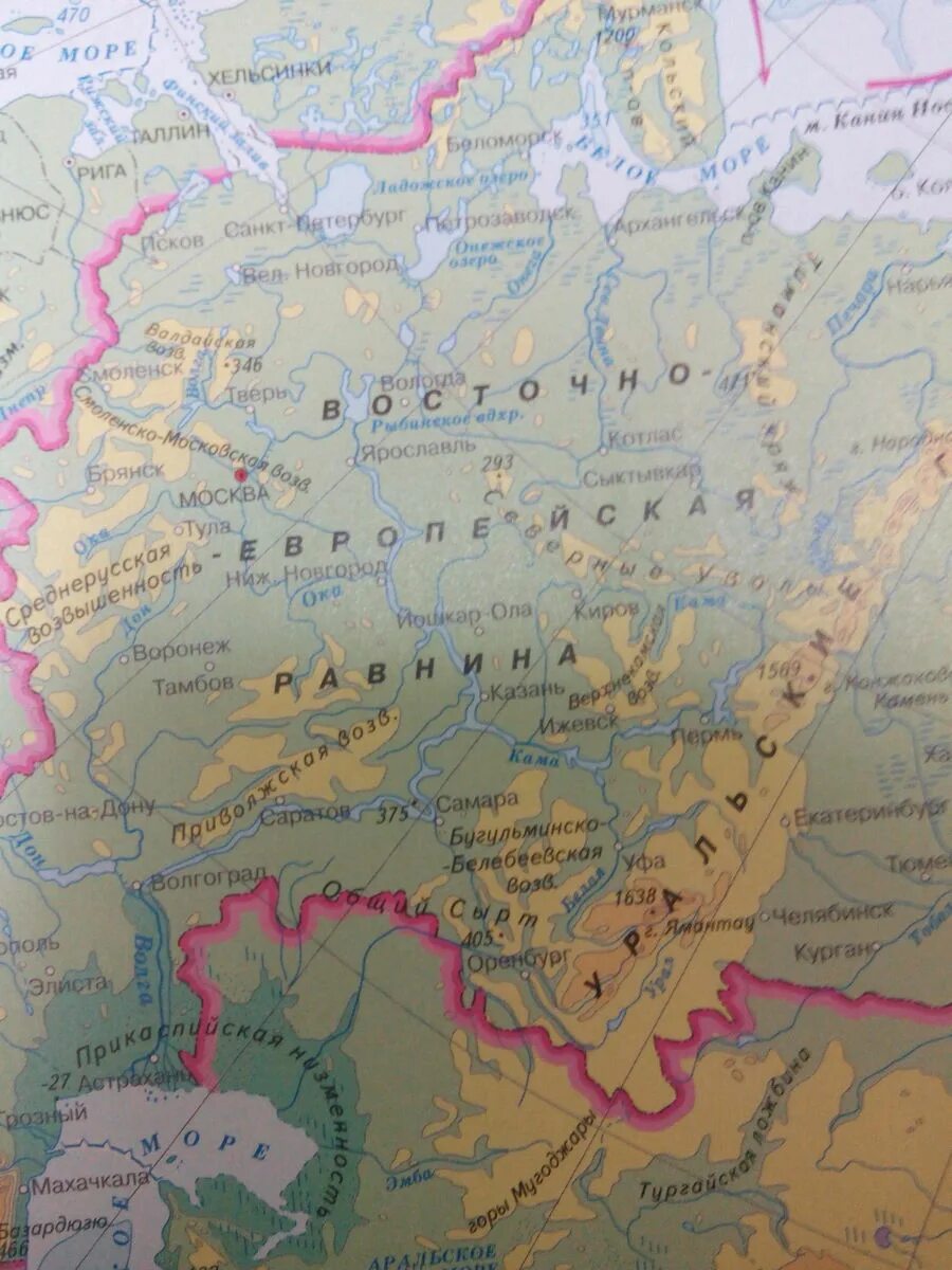 Рельеф восточно-европейской равнины контурная карта. Восточно европейская низменность на контурной карте. Восточно-европейская равнина 4 класс карта. Границы восточно европейской равнины на контурной карте. Восточно европейская низменность на контурной карте.