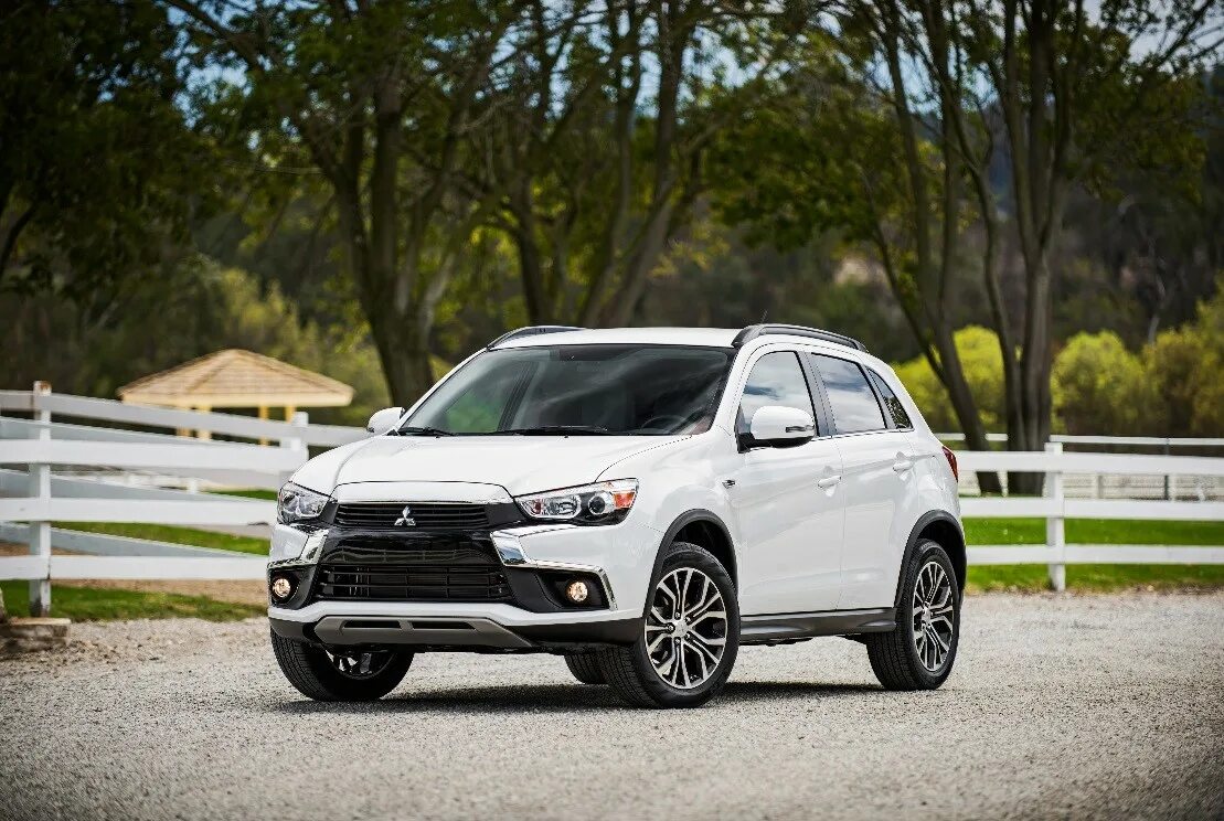 Mitsubishi Outlander Sport 2016. Mitsubishi ASX 2016. Митсубиси Аутлендер спорт 2017. Митсубиси ASX 2021. Автомобили 2016 2017 года