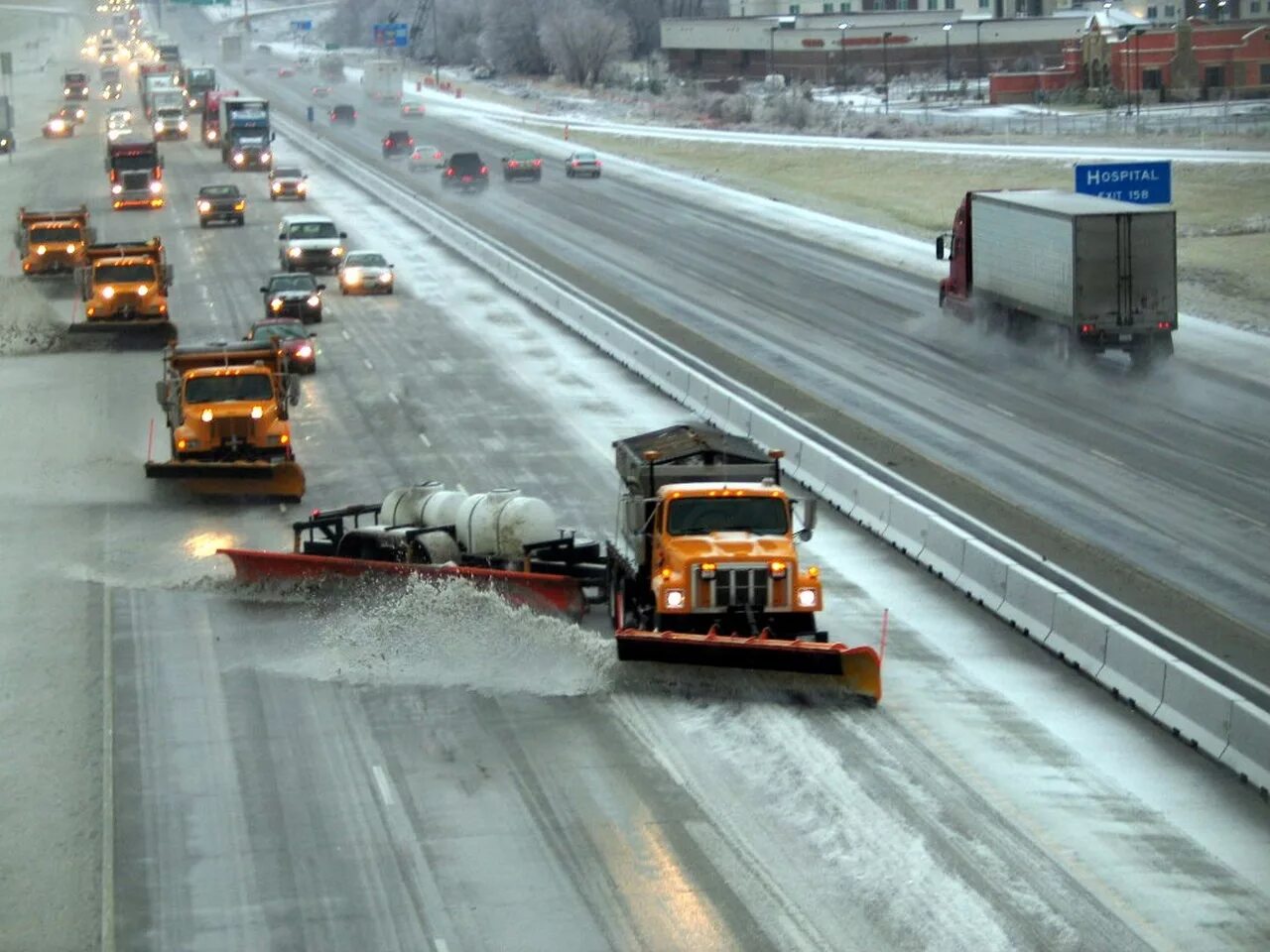 Дорога очищена от снега. Снегоуборочная машина дорожная. Снегоуборочные машины для автодороги. Снегоуборочная машина для трассы. Снегоуборочная техника США.