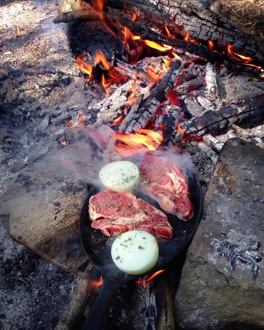 Как пожарить мясо в the forest