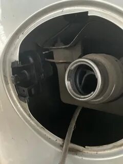 Открытие лючка бензобака тигуан