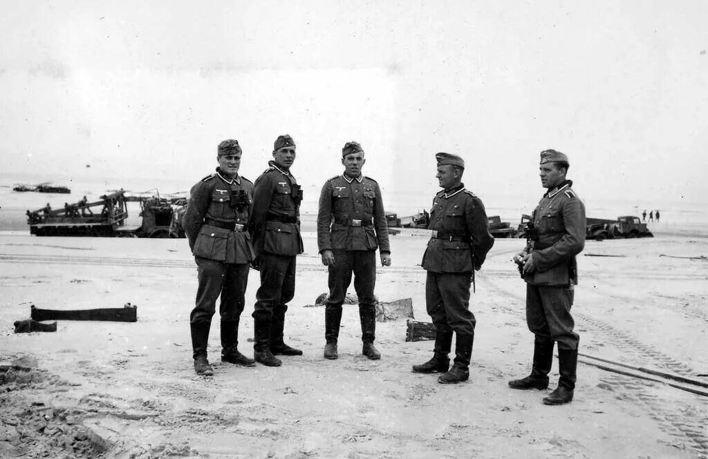 Воинский эшелон 1941. Снабжение дивизии. Снабжение дивизии. Трактор сталинец 1939. Ису-152 в берлине.